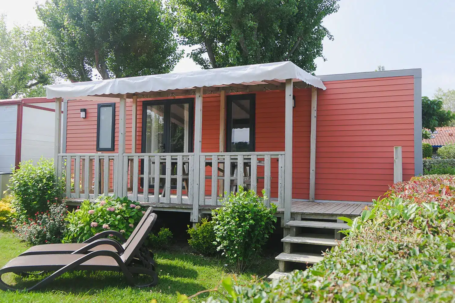 AMETZA red mobile home