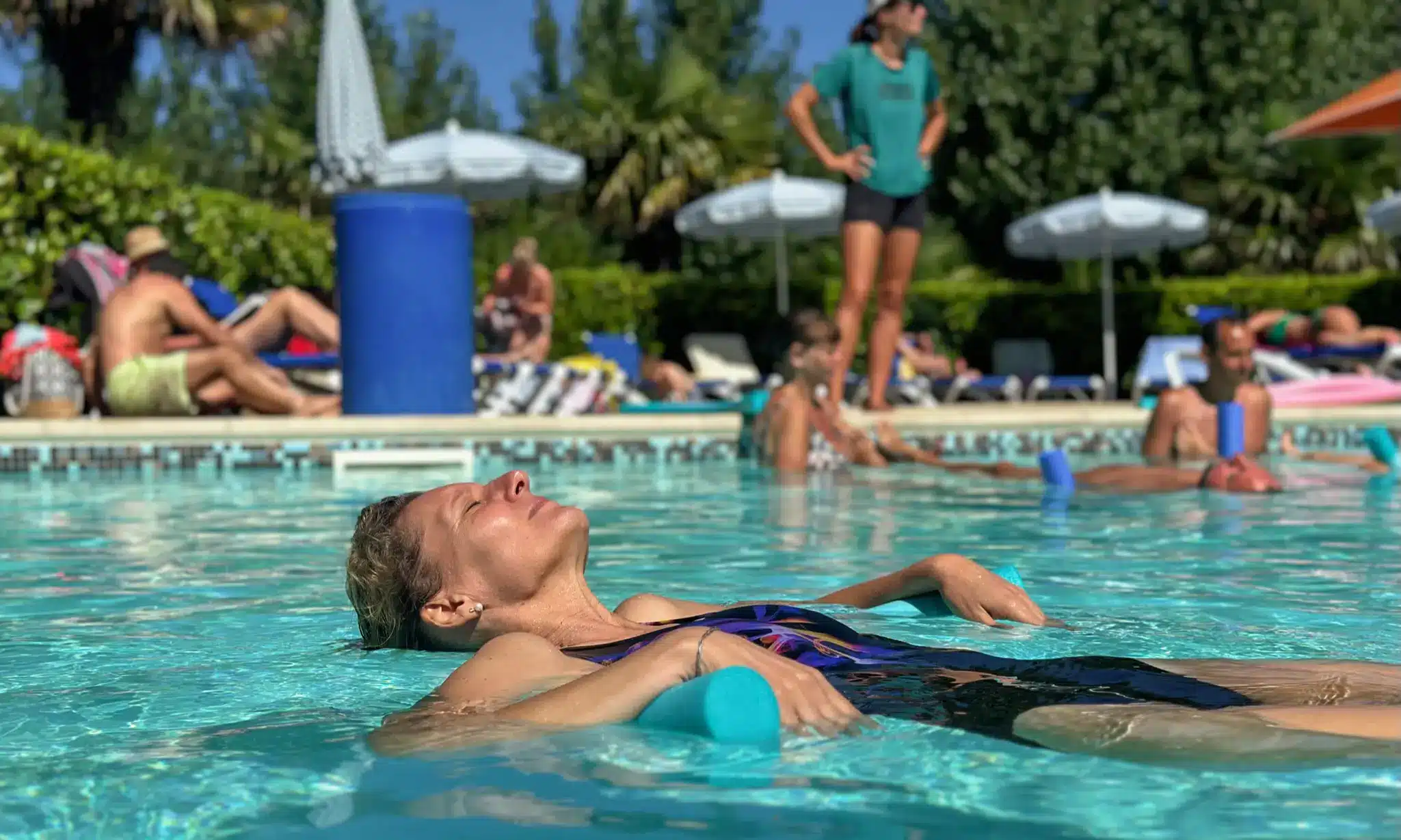 nadar en una piscina climatizada hendaya