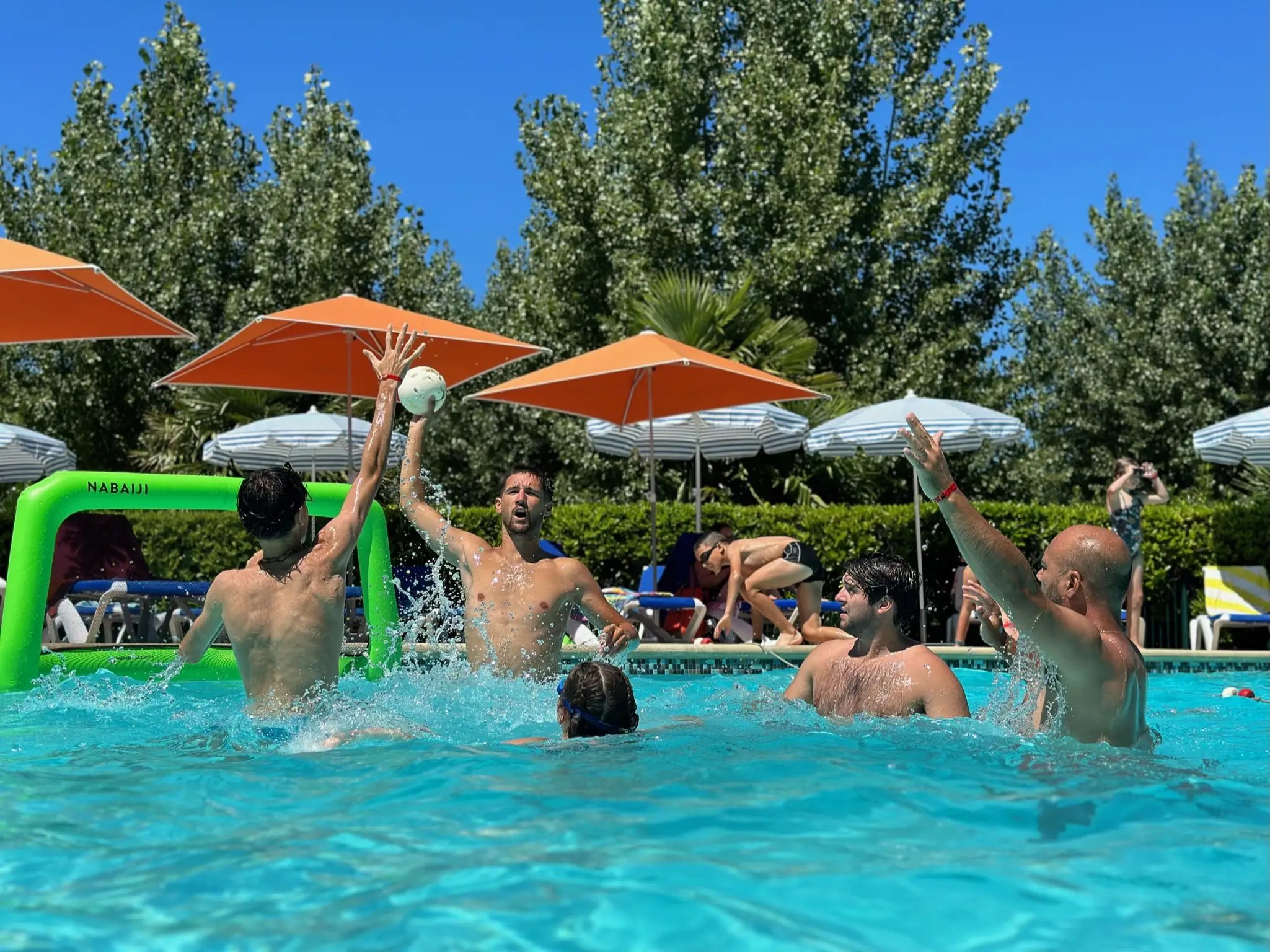 camping pool amis vacances pays basque