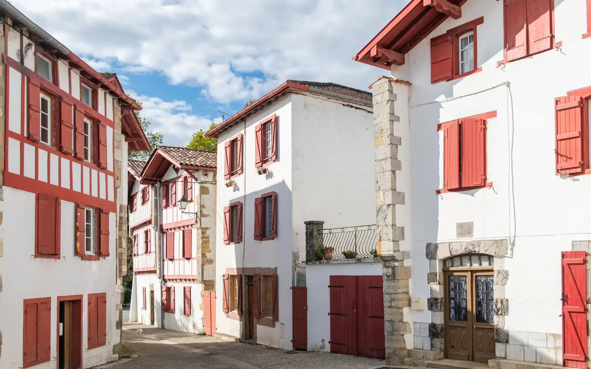 espelette village architecture pays basque